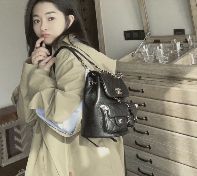 샤넬 듀마 더블 포켓 퀼팅 백팩 미듐 - 이미지 7