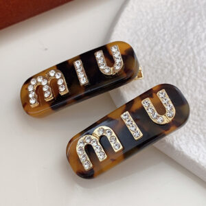 미우미우 Miu Miu 레터링 헤어클립