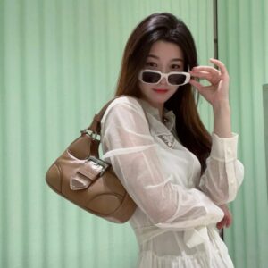 프라다 문 패딩 가죽 백 1BA381