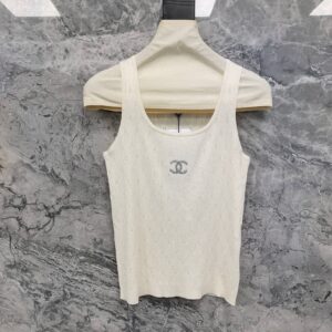 샤넬 CC 로고 포인트 니트 슬리브리스 탑 크림화이트