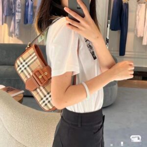 버버리 체크 슬링백