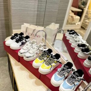 발렌티노 브이원스터드 남녀공용 슈즈