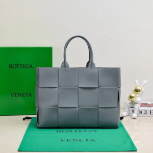 BOTTEGA VENETA 보테가베네타 아르코 레더 토트백 썬더 680165VB1K01242