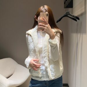 디올 화이트 퀼팅 퍼카라 베스트