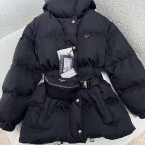 프라다 리나일론 벨티드 다운 자켓 블랙