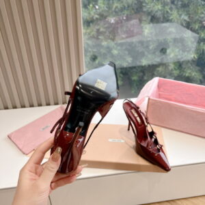 [225~255]미우미우 패턴트 레더 버클 슬링백 바니시 힐 래드 (굽9cm) 5I013E_069_F0D27_F_M105