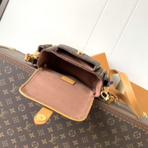 LOUIS VUITTON 루이비통 카고 웨어러블 월릿 M14742