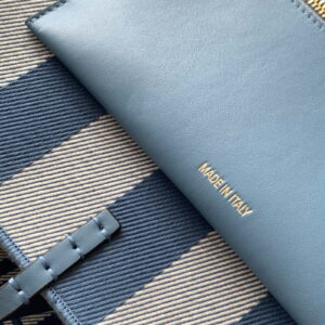FENDI 펜디 롤 라지 페퀸 스트라이프 FF 패브릭 리버시블 쇼퍼백 블루 8BH425AUPJF1SKL