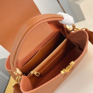 LOUIS VUITTON 루이비통 카퓌신 MM 수플 M14371