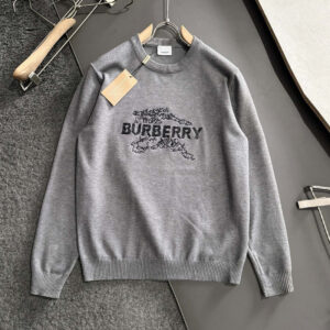 [M~3XL]버버리 스크리블 EKD 자수로고 니트 2color