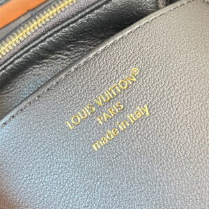 LOUIS VUITTON 루이비통 카퓌신 MM 수플 M14370
