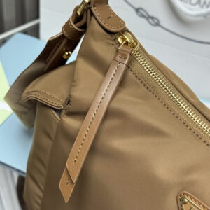 PRADA 프라다 익스플로어 라지 리나일론 및 가죽 핸드백 1BC264_RDLN_F0134_V_NOO