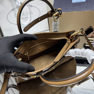 PRADA 프라다 보니 미니 가죽 핸드백 1BA486_2CYR_F0LT6_V_OOO
