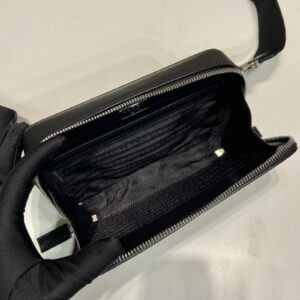 PRADA 프라다 브리크 사피아노 가죽 백 2VH173_9Z2_F0002_V_NOO