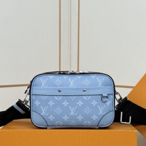 LOUIS VUITTON 루이비통 알파 메신저 스카이블루 M14073
