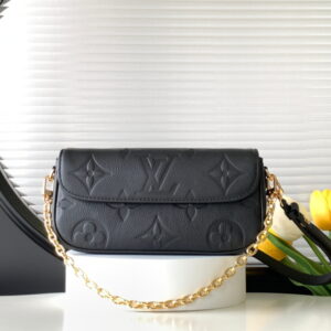 LOUIS VUITTON 루이비통 월릿 온 체인 아이비 M82154