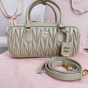 MIU MIU 미우미우 마틀라세 가죽 토트 백 5BB148VOOTN88