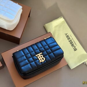버버리 퀼팅 램스킨 스몰 롤라 백 블랙 8059509