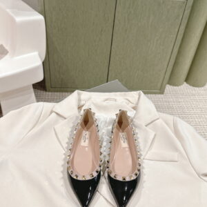 [225~270]발렌티노 페이턴트 가죽 락스터드 발레리나 7W2S0403VNW_N91