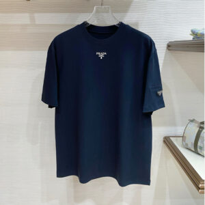 [M~3XL]프라다 자수로고 & 소매 삼각로고패치 반팔 티셔츠