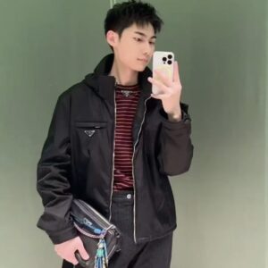 프라다 남성용 삼각로고 나일론 후드 윈드브레이커 경량 바람막이 1-1