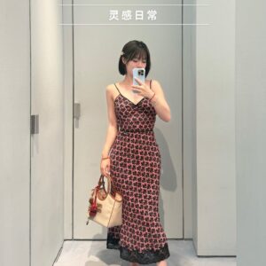 미우미우(Miu Miu)의 핑크 및 블랙 플로랄 프린트 드레스,