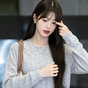 미우미우 라운드 니트 가디건 슬림핏 얇은 가디건 1-2