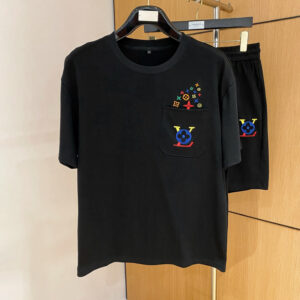 [M~3XL]루이비통 멀티컬러 모노그램 자수 포켓 반팔 & 반바지 세트 블랙