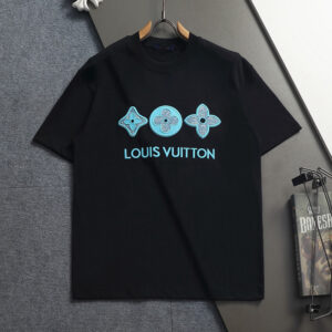 [S~XL]루이비통 블루 모노그램 엠보 자수 로고 반팔 티셔츠 블랙