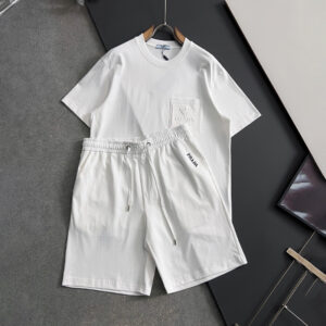 [M~3XL]프라다 포켓 엠보싱 로고 반팔 티셔츠 반바지 세트 화이트