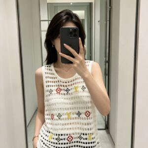 루이비통 멀티 모노그램 크로셰 오픈워크 니트 슬리브리스 탑 화이트