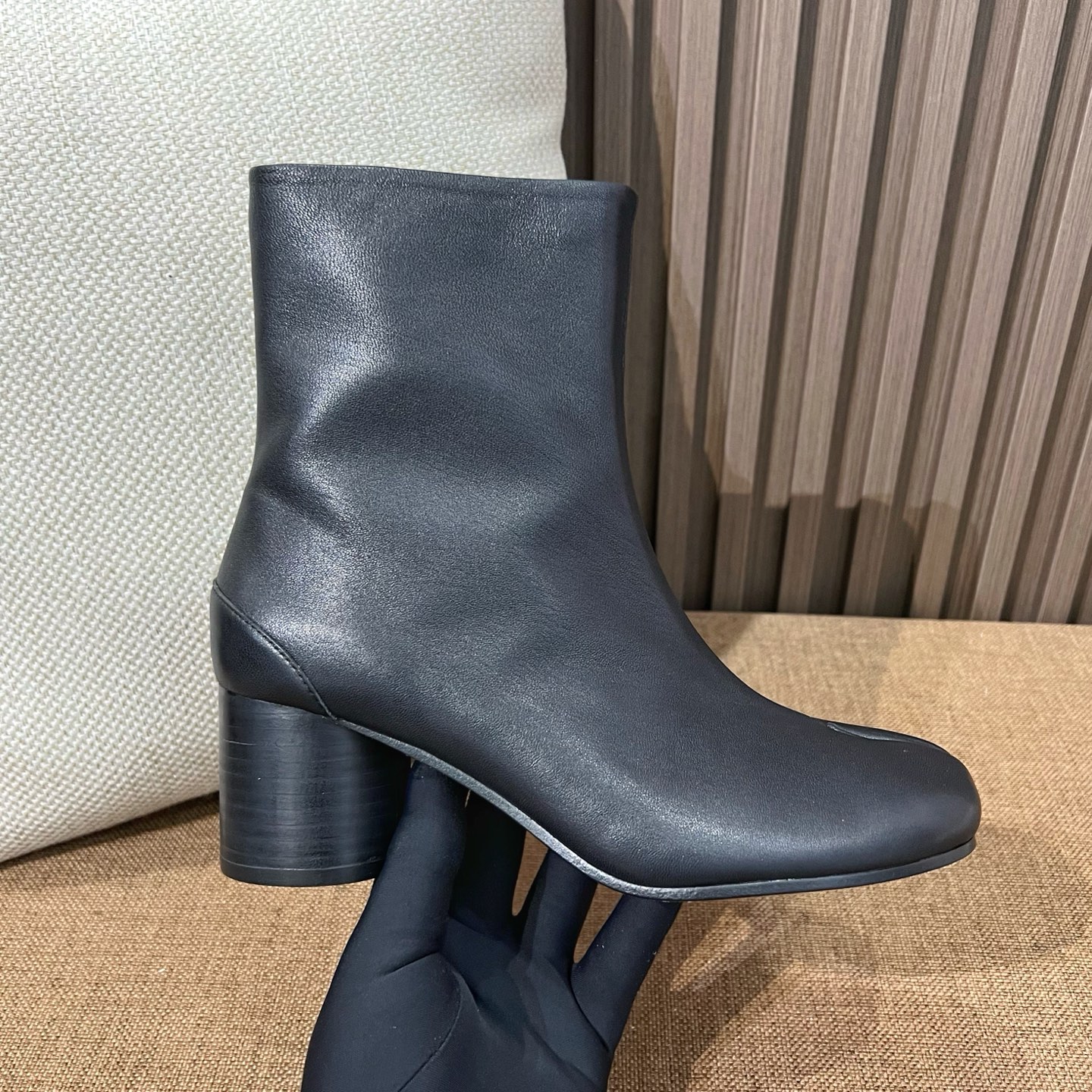 메종 마르지엘라 MM6 타비 앵클부츠 블랙 6cm 힐 - 이미지 11
