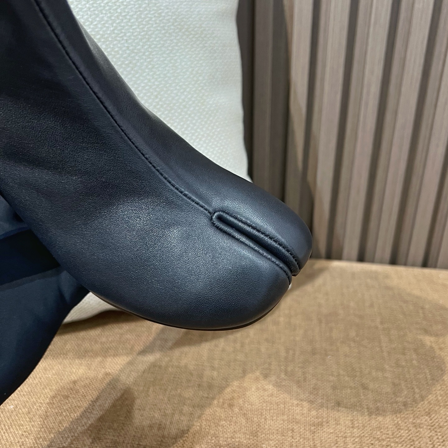 메종 마르지엘라 MM6 타비 앵클부츠 블랙 6cm 힐 - 이미지 12