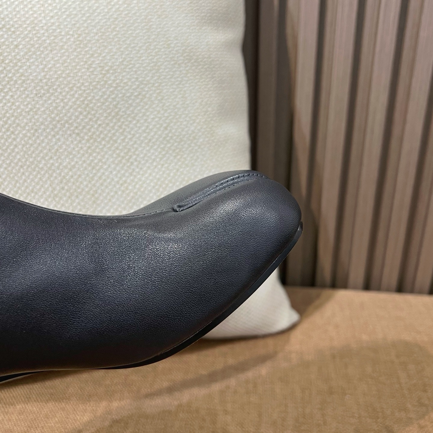 메종 마르지엘라 MM6 타비 앵클부츠 블랙 6cm 힐 - 이미지 14