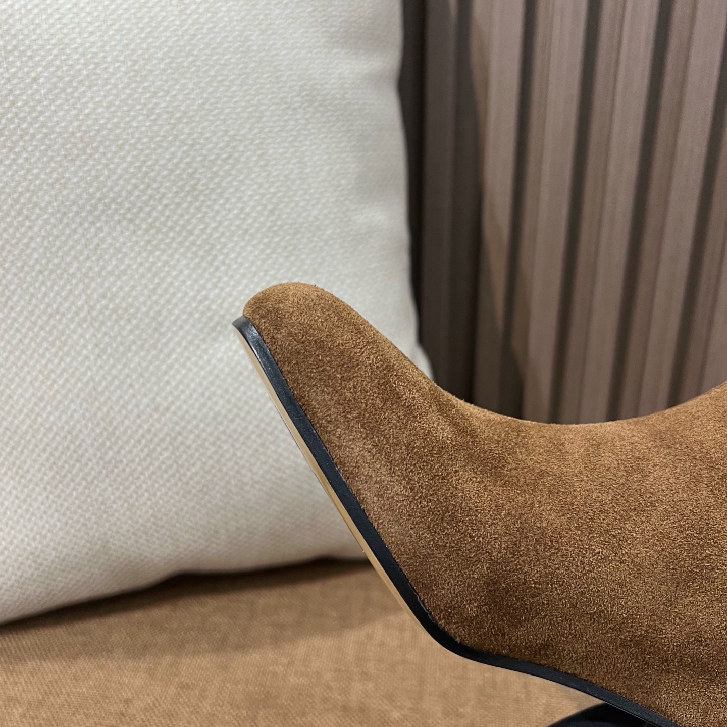 메종 마르지엘라 MM6 타비 스웨이드 앵클부츠 브라운 6cm 힐 - 이미지 13