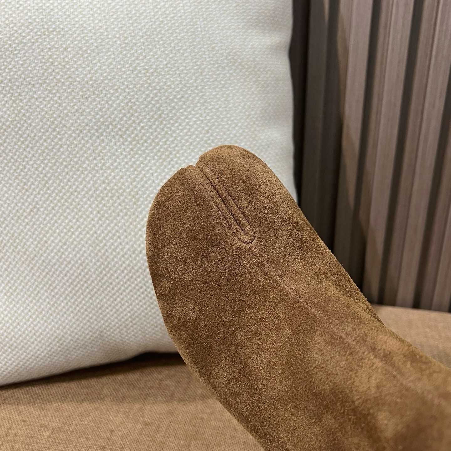 메종 마르지엘라 MM6 타비 스웨이드 앵클부츠 브라운 6cm 힐 - 이미지 14