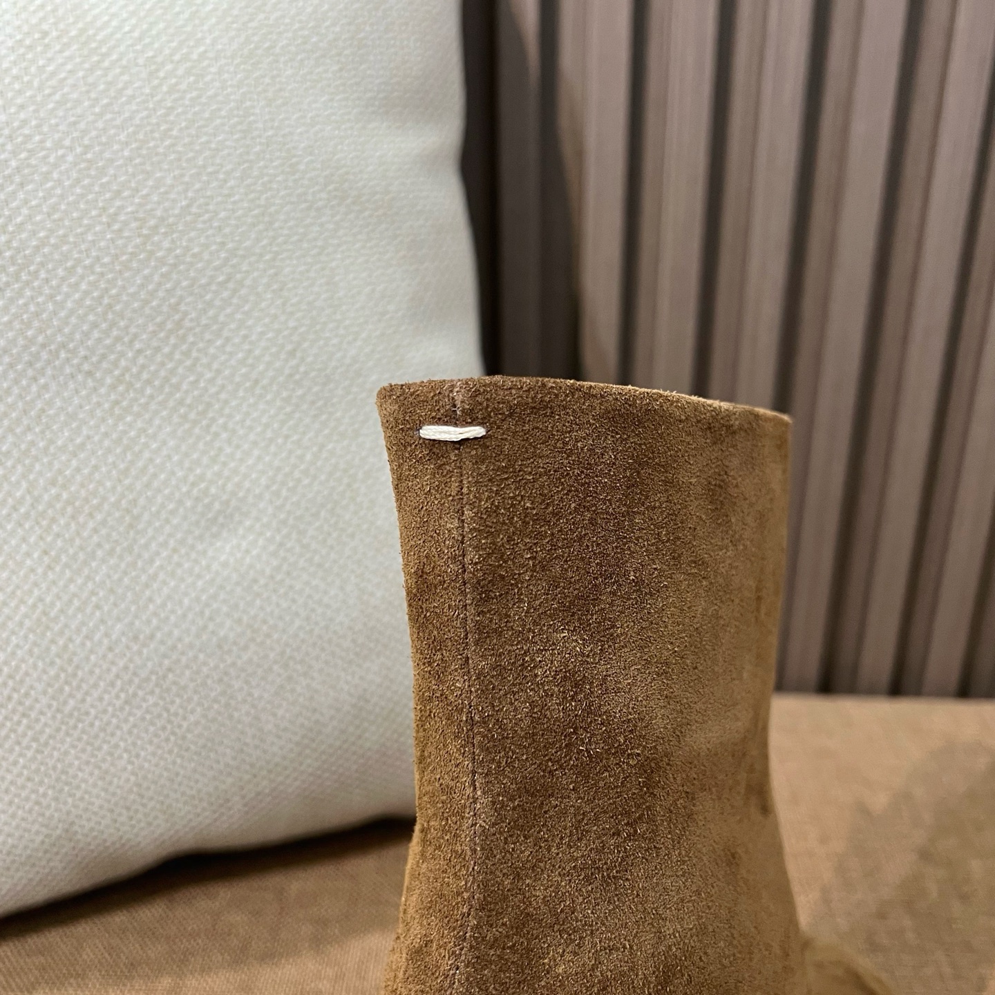 메종 마르지엘라 MM6 타비 스웨이드 앵클부츠 브라운 6cm 힐 - 이미지 15