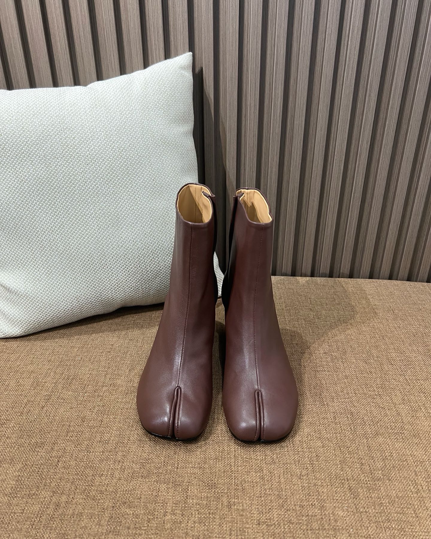 메종 마르지엘라 MM6 타비 앵클부츠 브라운 6cm 힐