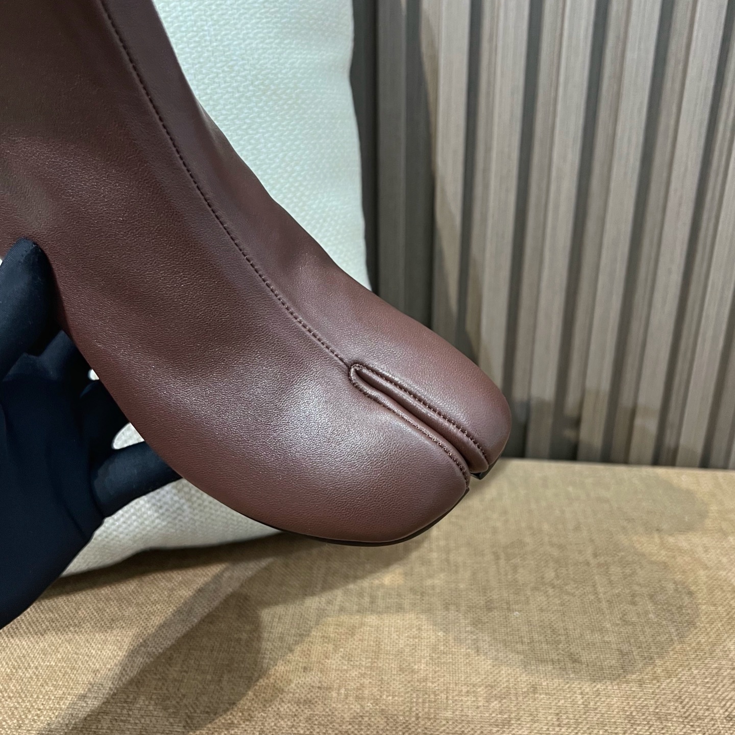 메종 마르지엘라 MM6 타비 앵클부츠 브라운 6cm 힐 - 이미지 12