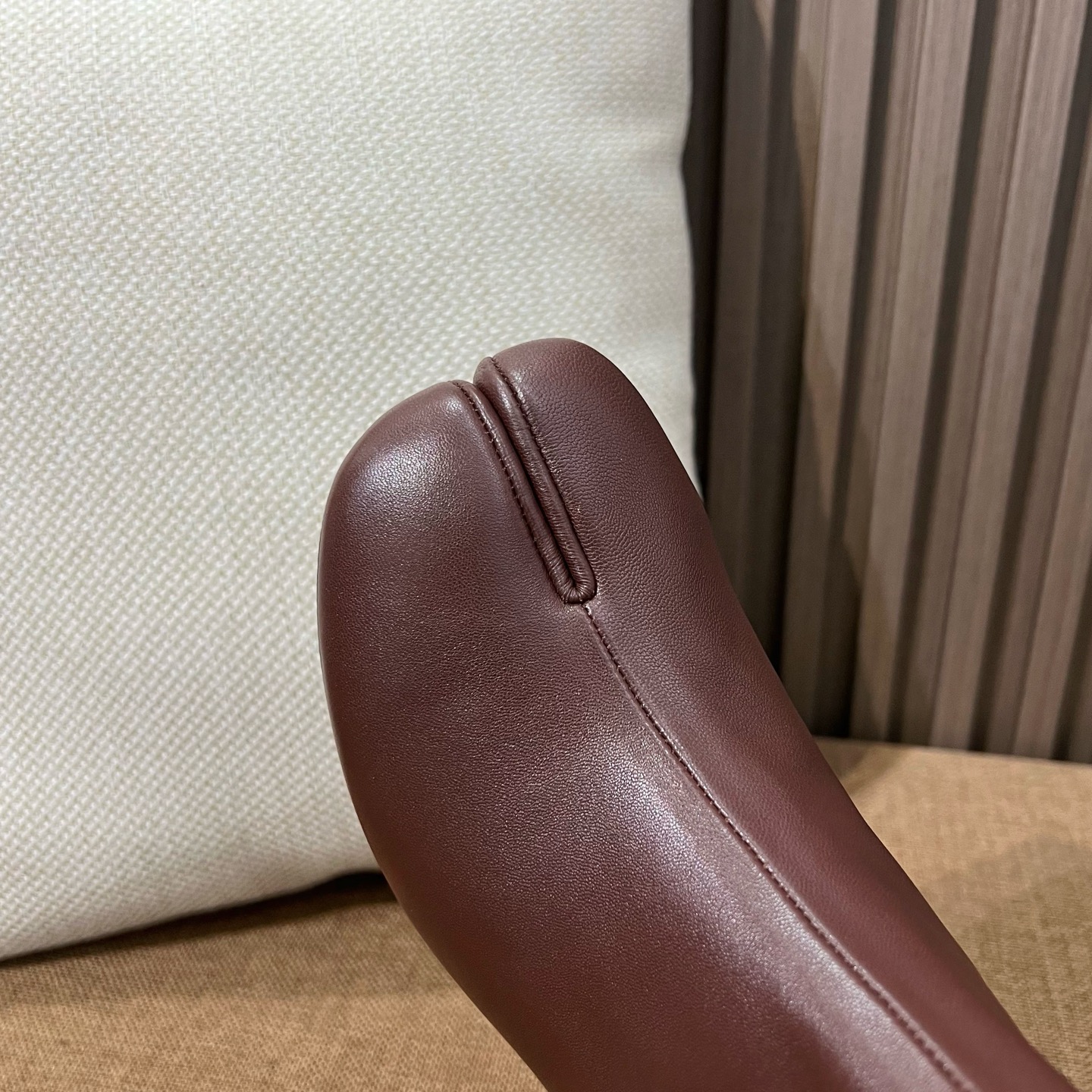 메종 마르지엘라 MM6 타비 앵클부츠 브라운 6cm 힐 - 이미지 13