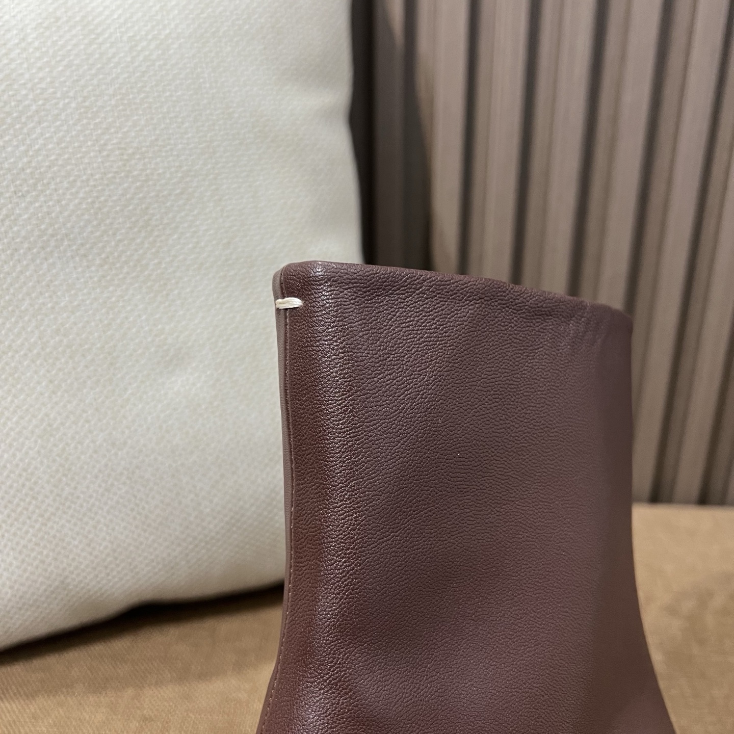 메종 마르지엘라 MM6 타비 앵클부츠 브라운 6cm 힐 - 이미지 15