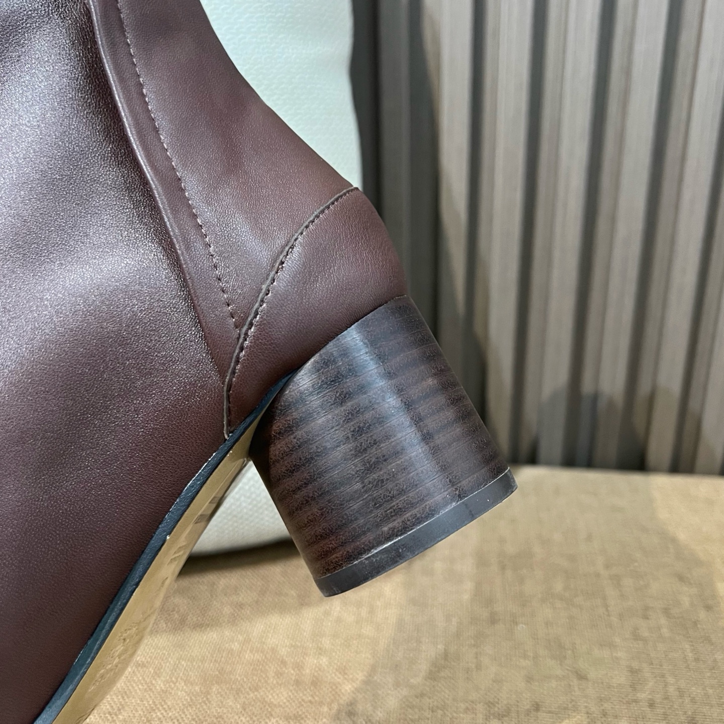 메종 마르지엘라 MM6 타비 앵클부츠 브라운 6cm 힐 - 이미지 18