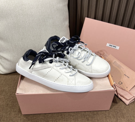 미우미우 더블 레이스 스니커즈