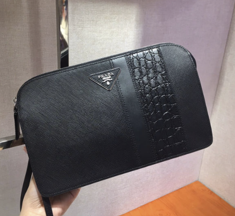 프라다 사피아노 가죽 클러치